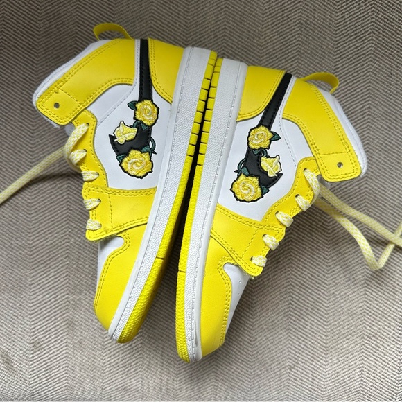 Nike air Jordan yellow rose kids size 13 - Picture 6 of 7